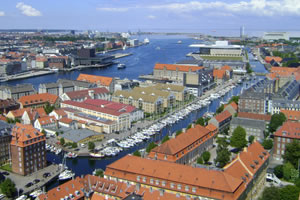 Vista de Copenhague do topo da igreja Our Saviors